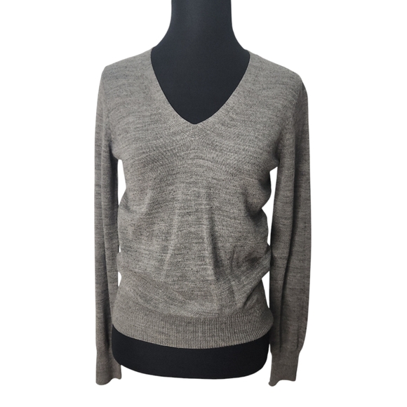 Ann Taylor Petite Gray V Neck Sweater Size SP - Picture 1 of 6